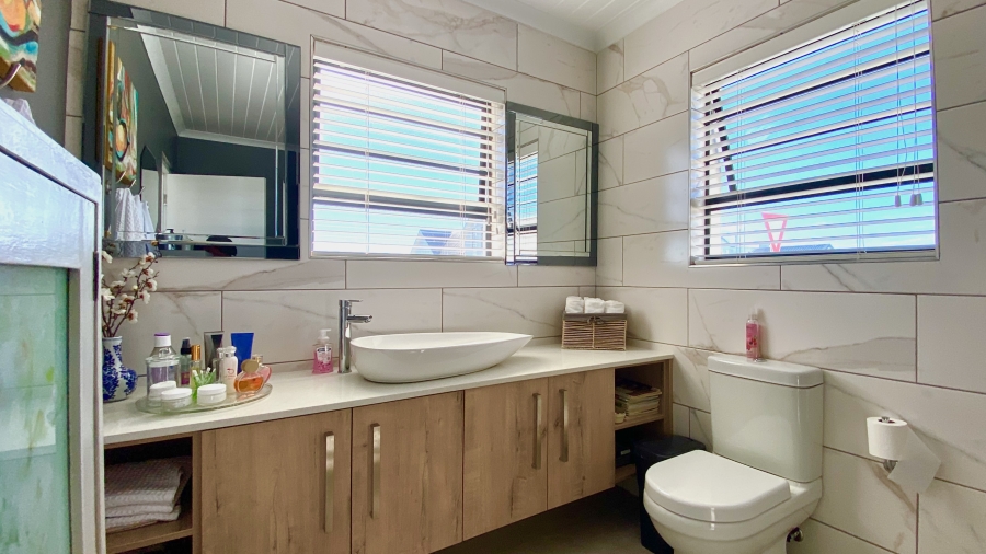 5 Bedroom Property for Sale in Dwarskersbos Western Cape